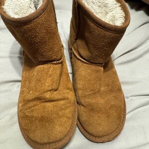 Minnetonka Chestnut Suede Boots